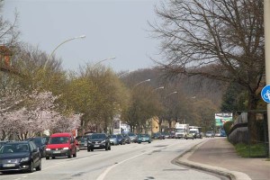 Verkehr auf der Winsener Straße in Harburg